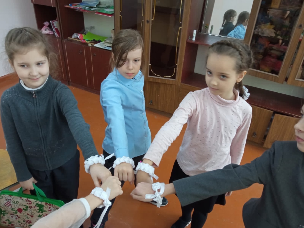 Детей инвалидов 2024 году в россии. Творчество детей инвалидов. Декада инвалидов.